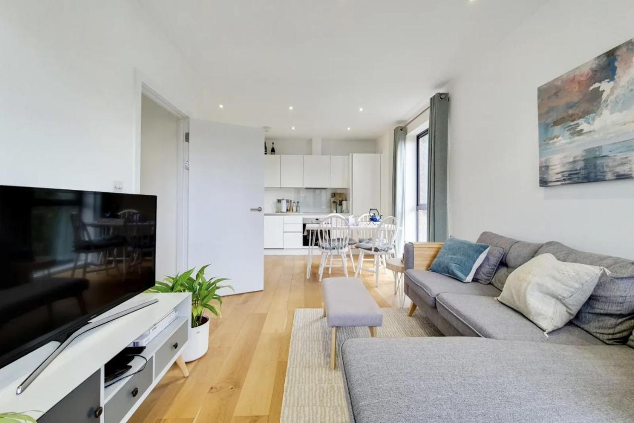 Luxury 2 Bed 2 Bath With Balcony New Build Apartment *South Central London* Eksteriør bilde