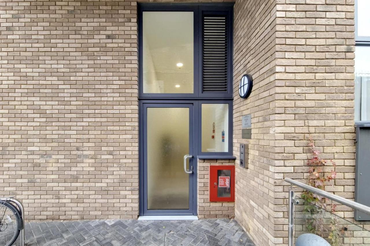 Luxury 2 Bed 2 Bath With Balcony New Build Apartment *South Central London* Eksteriør bilde