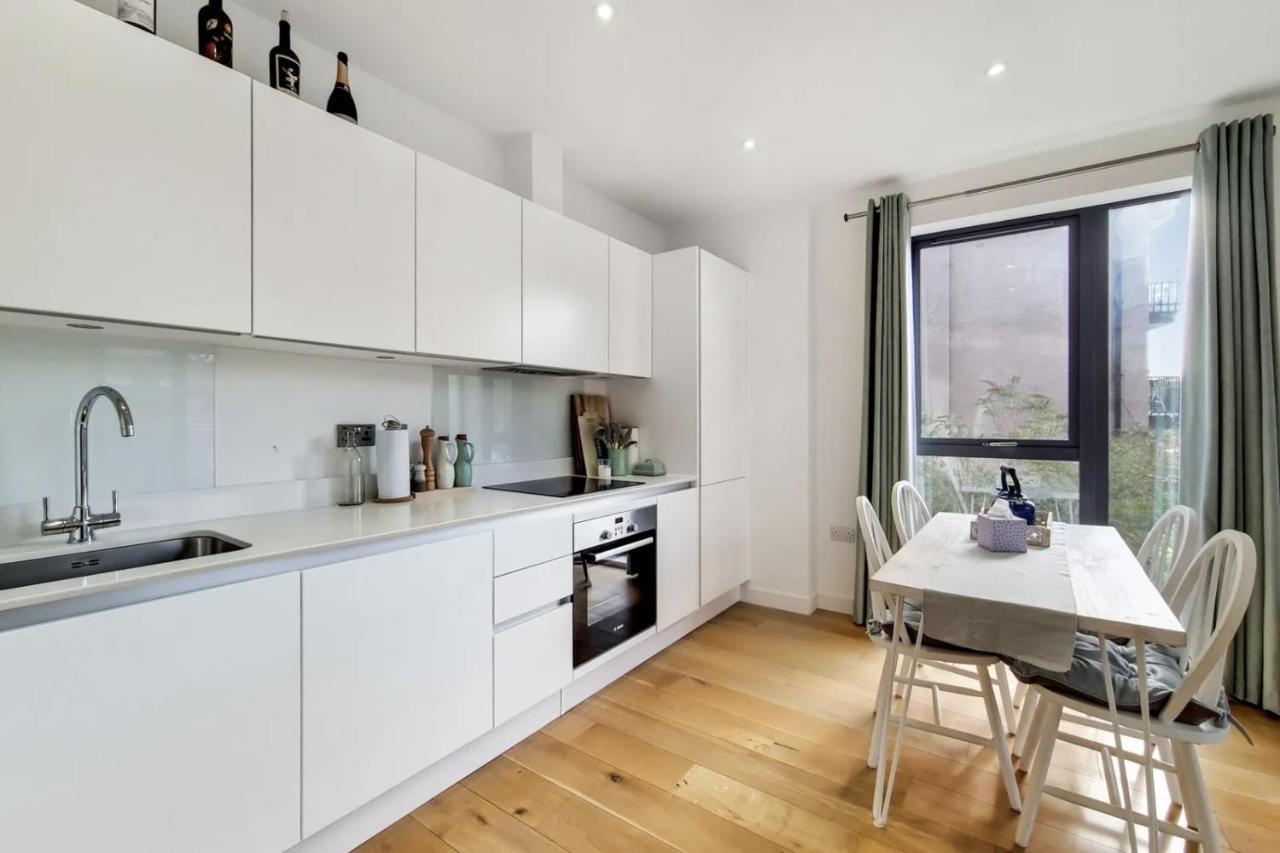 Luxury 2 Bed 2 Bath With Balcony New Build Apartment *South Central London* Eksteriør bilde